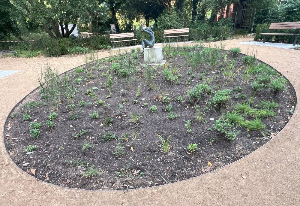 "Die Schöne" von Hanno Edelmann Eichtalpark in Hamburg-Wandsbek